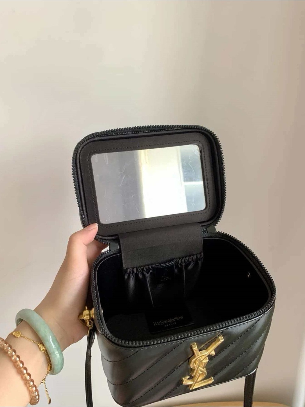 💕YSL Black Beauty Leather Makeup Box with 2 Chains - Picture 4 of 5